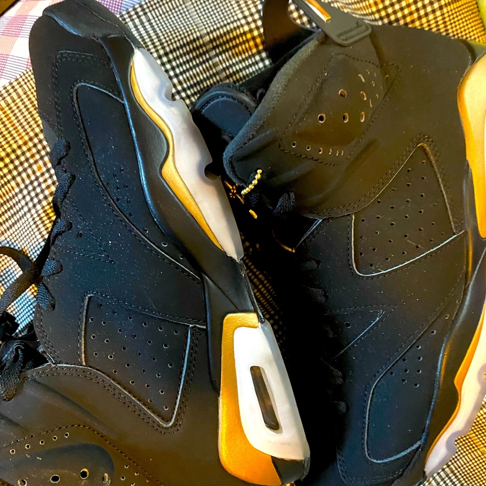 Jordan 6 (DMP) size 8.5 (men)